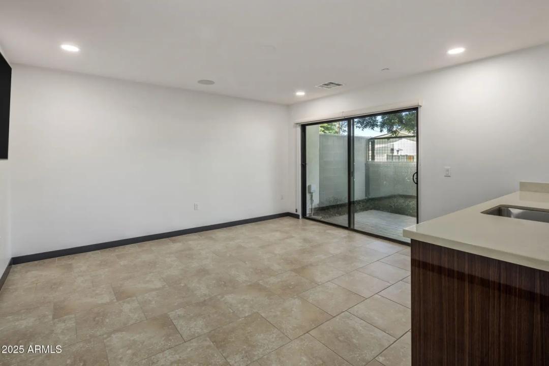 Real Estate Picture 24