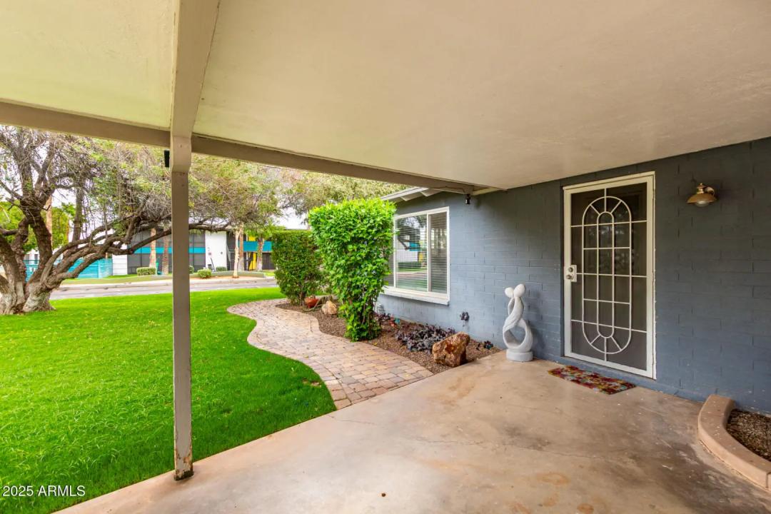 Real Estate Picture 4