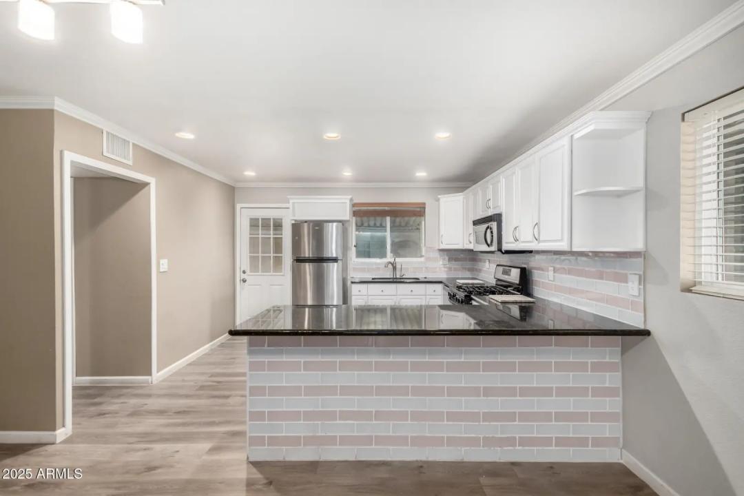 Real Estate Picture 8