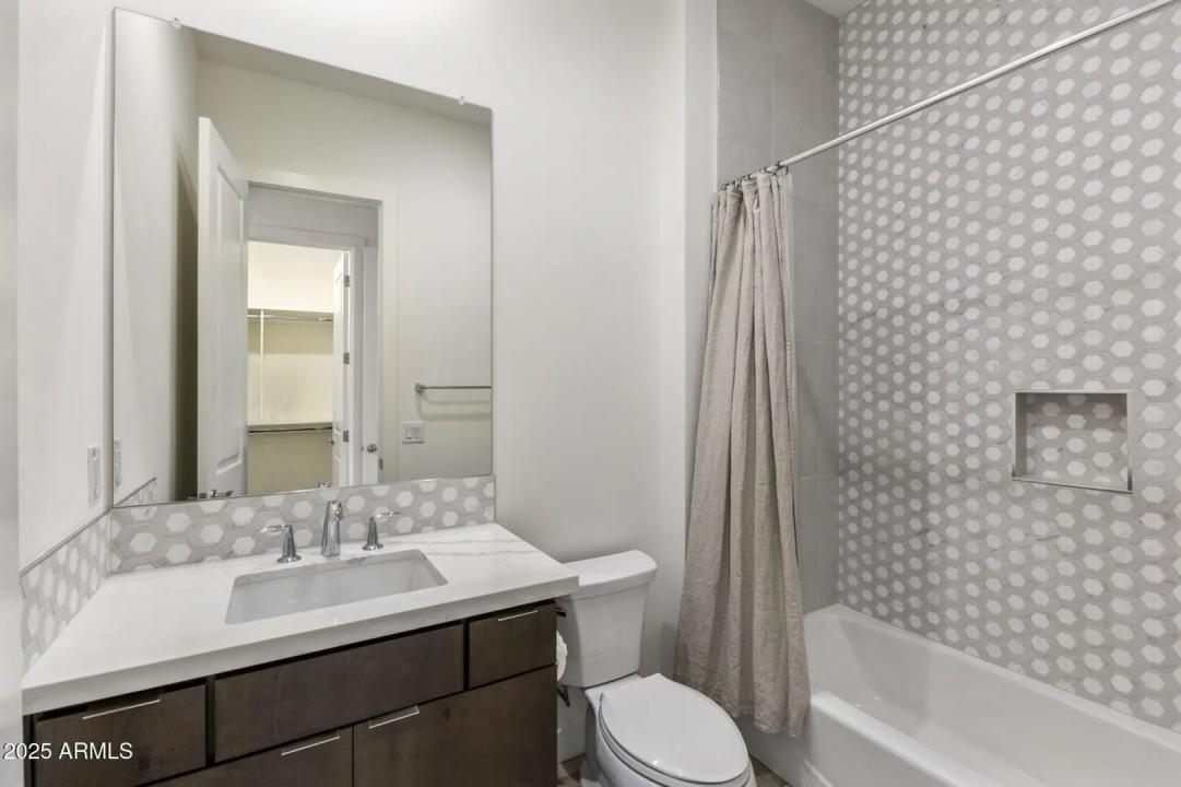 Real Estate Picture 30