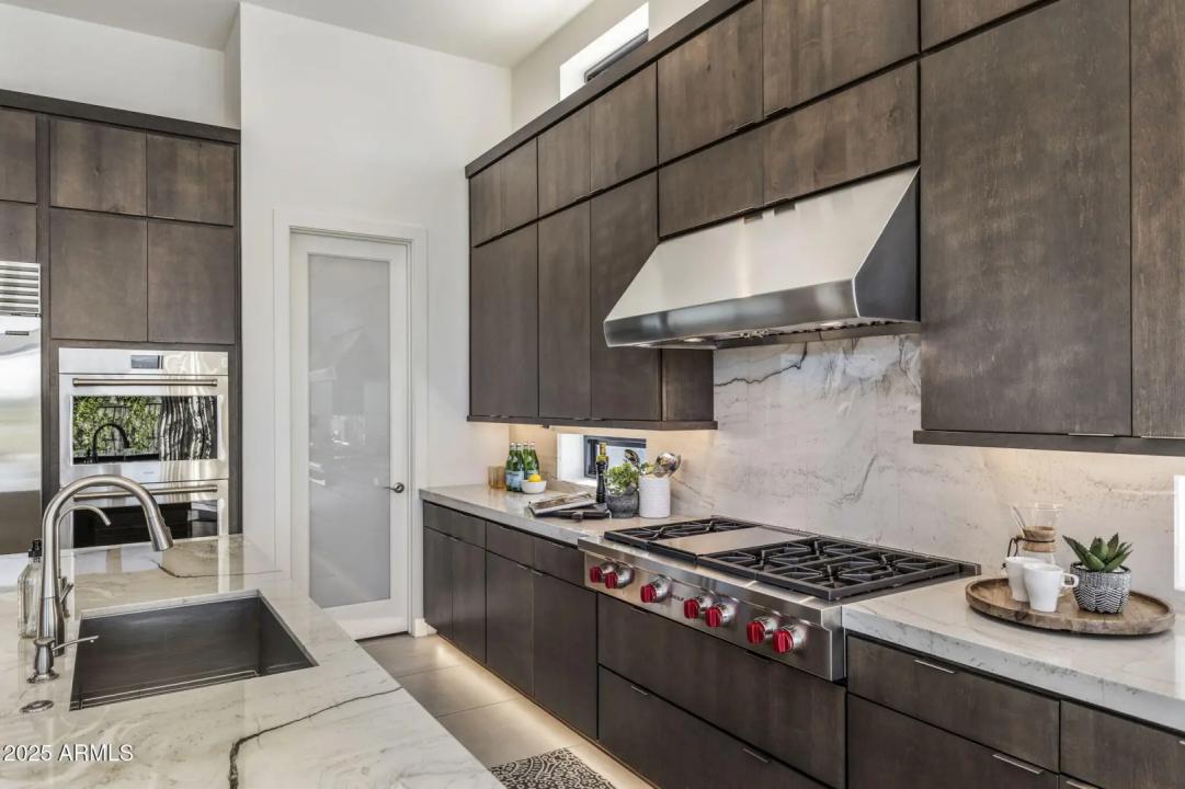 Real Estate Picture 14