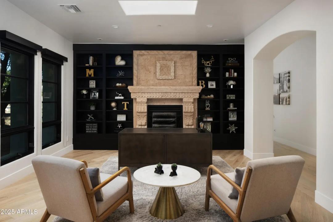 Real Estate Picture 12