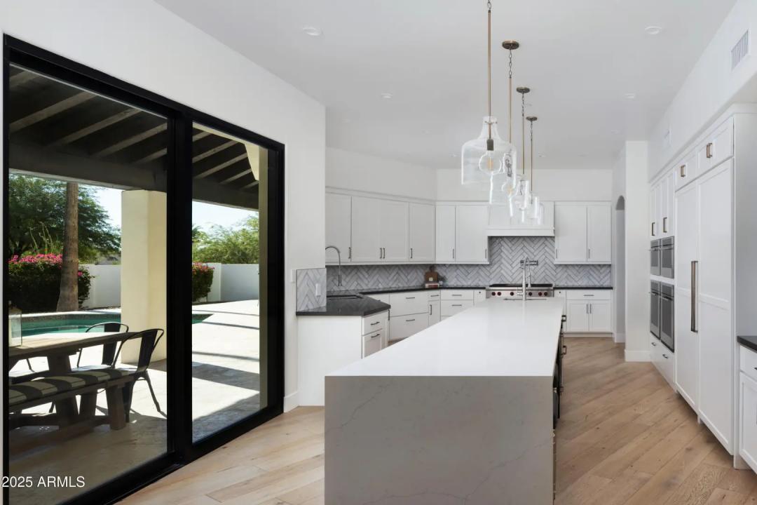Real Estate Picture 14