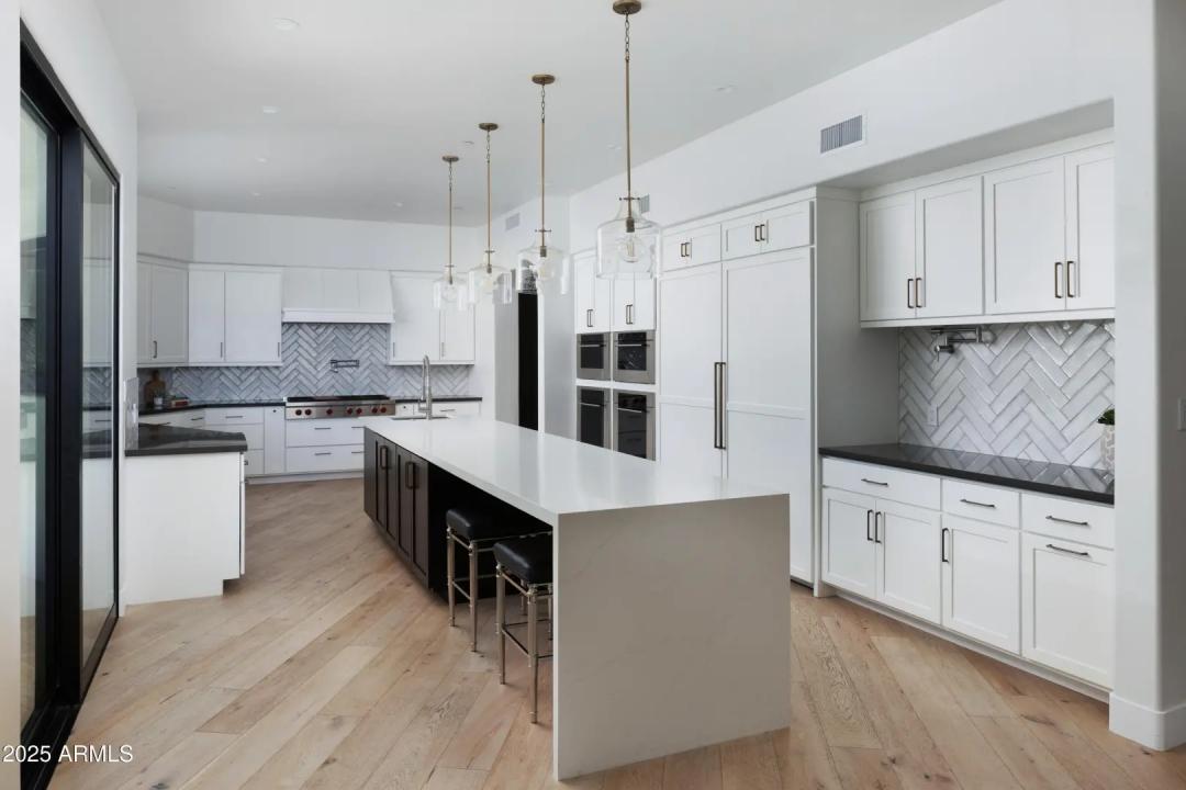 Real Estate Picture 17