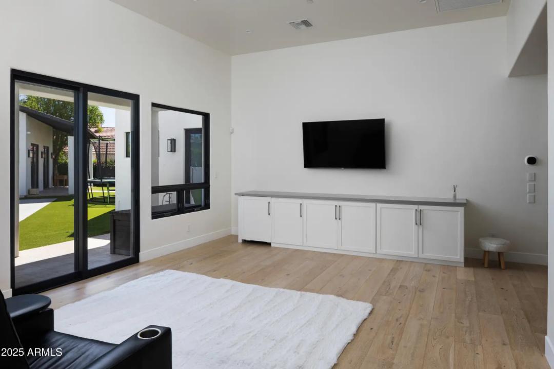 Real Estate Picture 30