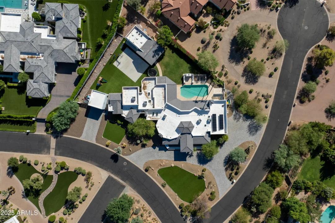 Real Estate Picture 3