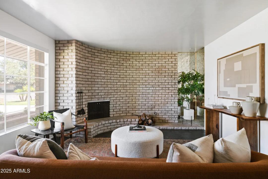 Real Estate Picture 5