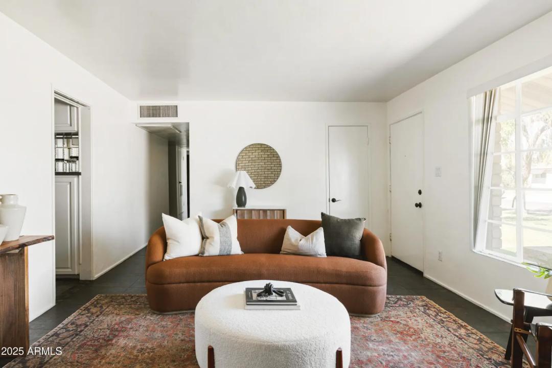 Real Estate Picture 7