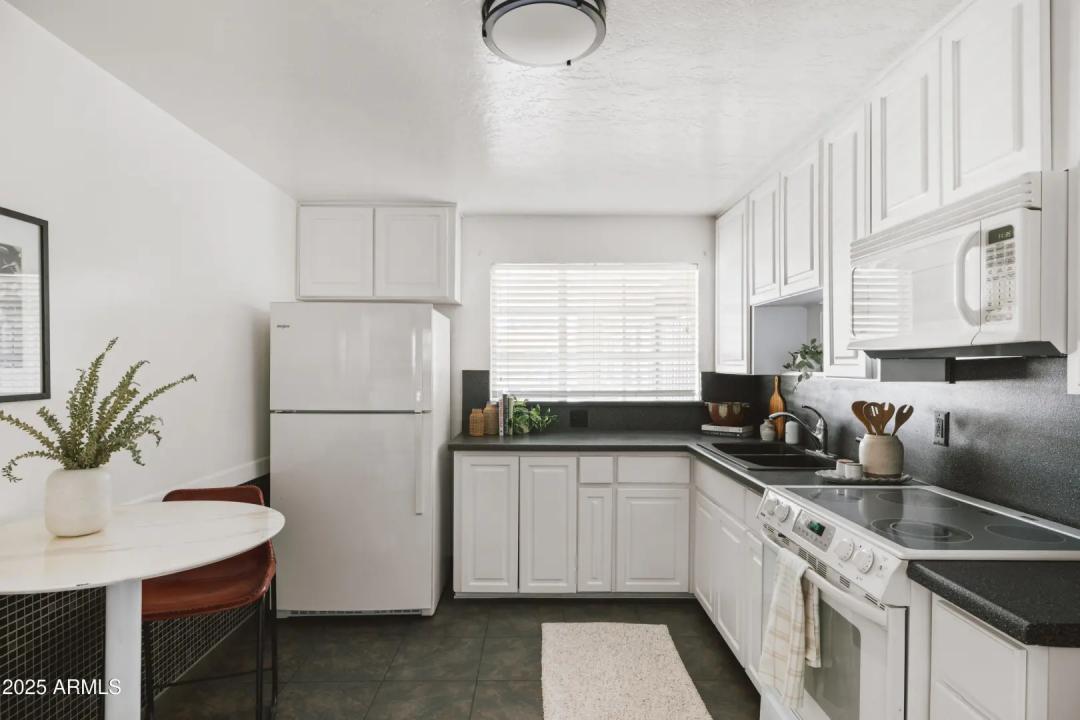Real Estate Picture 15