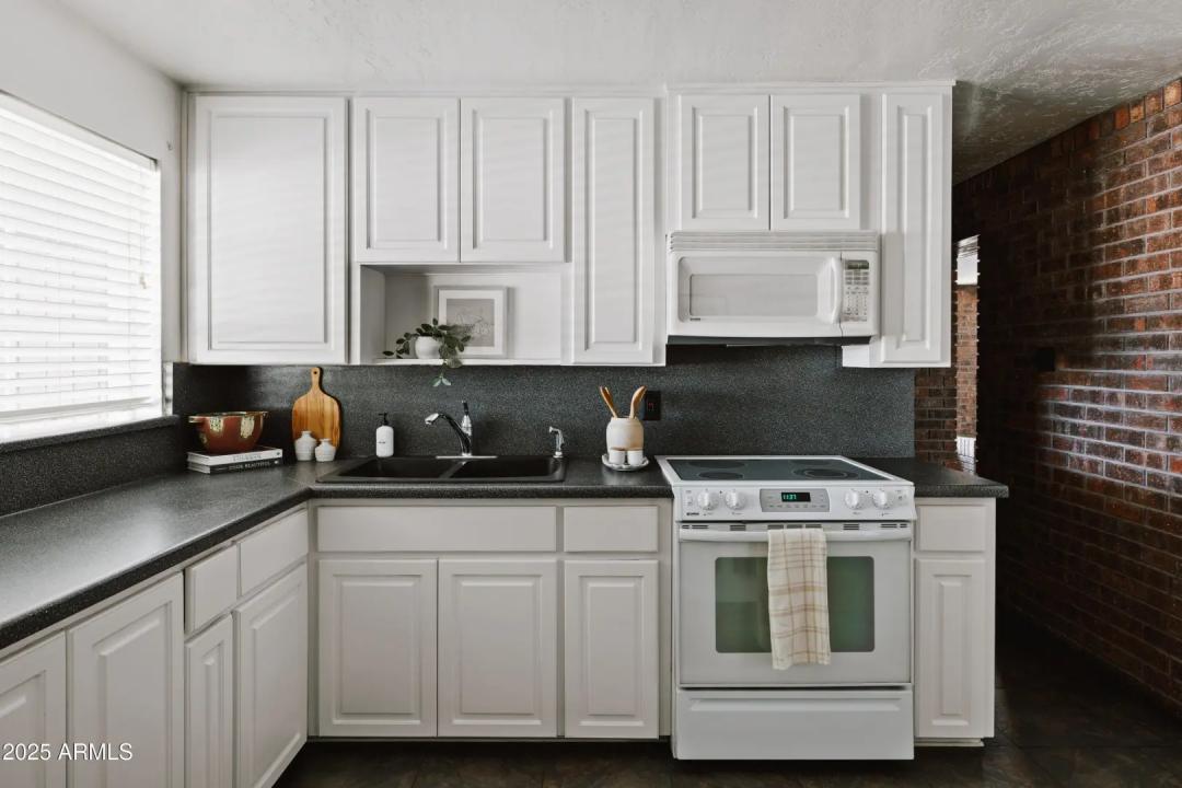 Real Estate Picture 13