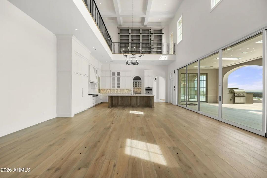 Real Estate Picture 5