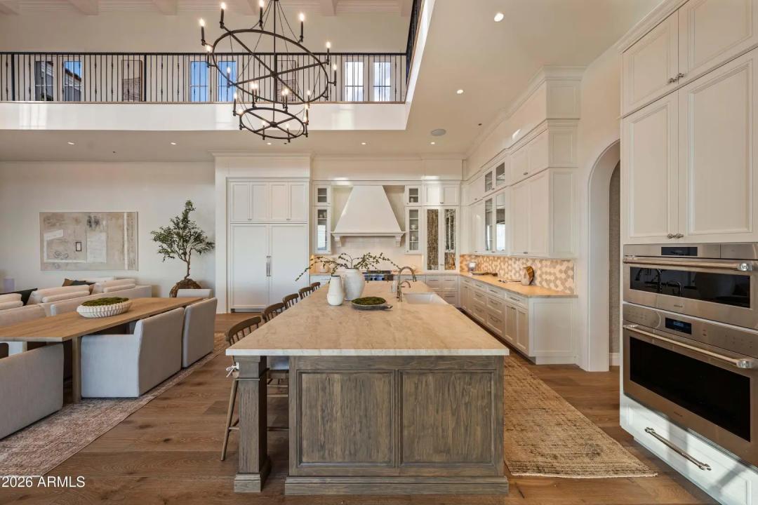 Real Estate Picture 11