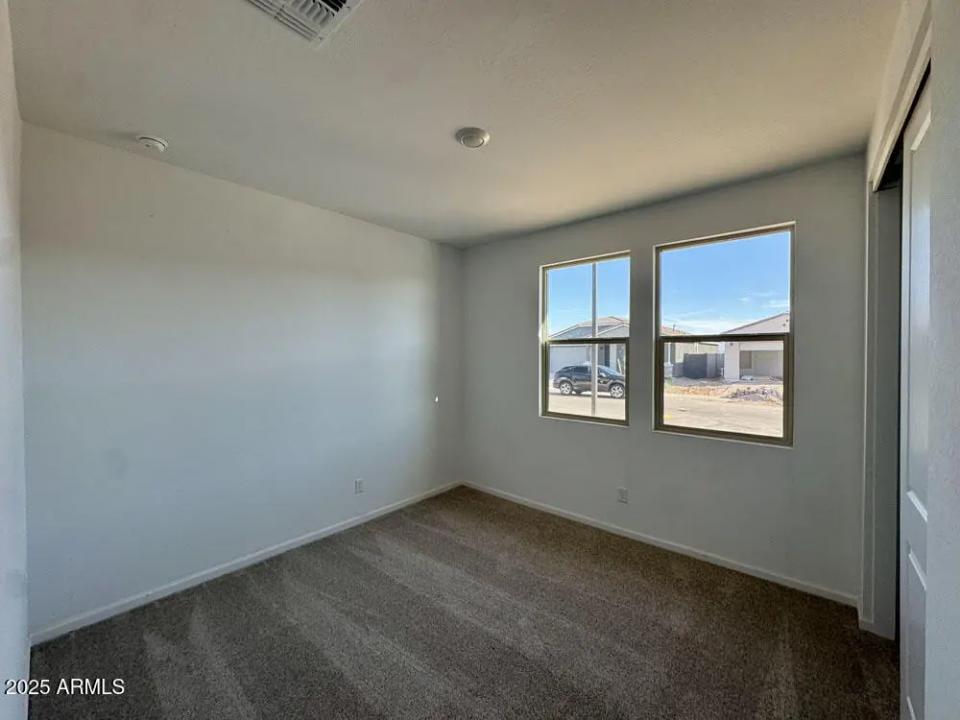 Real Estate Picture 4