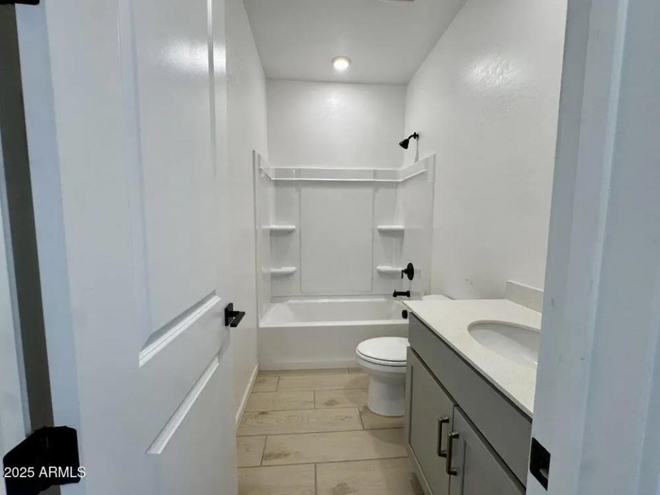 Real Estate Picture 5