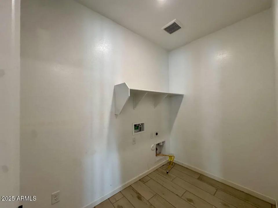 Real Estate Picture 6