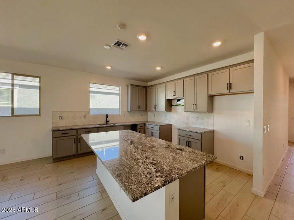 Real Estate Picture 7