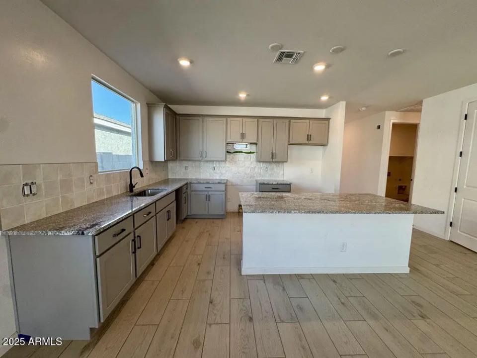 Real Estate Picture 8