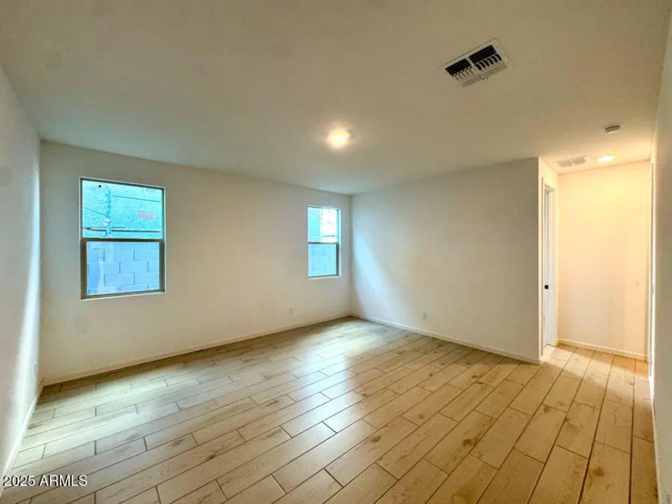 Real Estate Picture 10