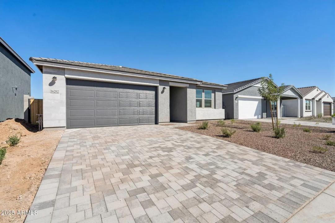 Real Estate Picture 3