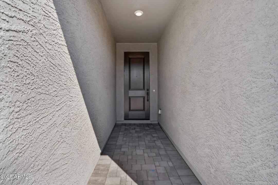 Real Estate Picture 4