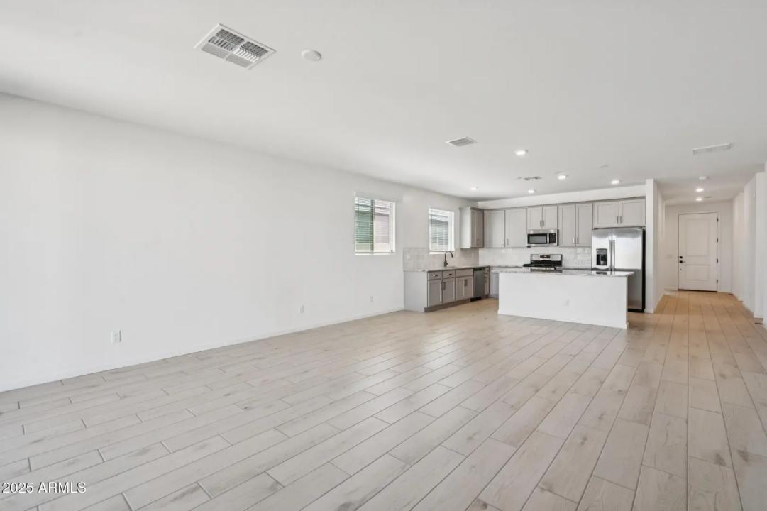 Real Estate Picture 6