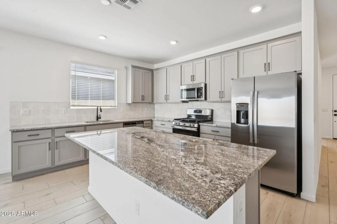 Real Estate Picture 11