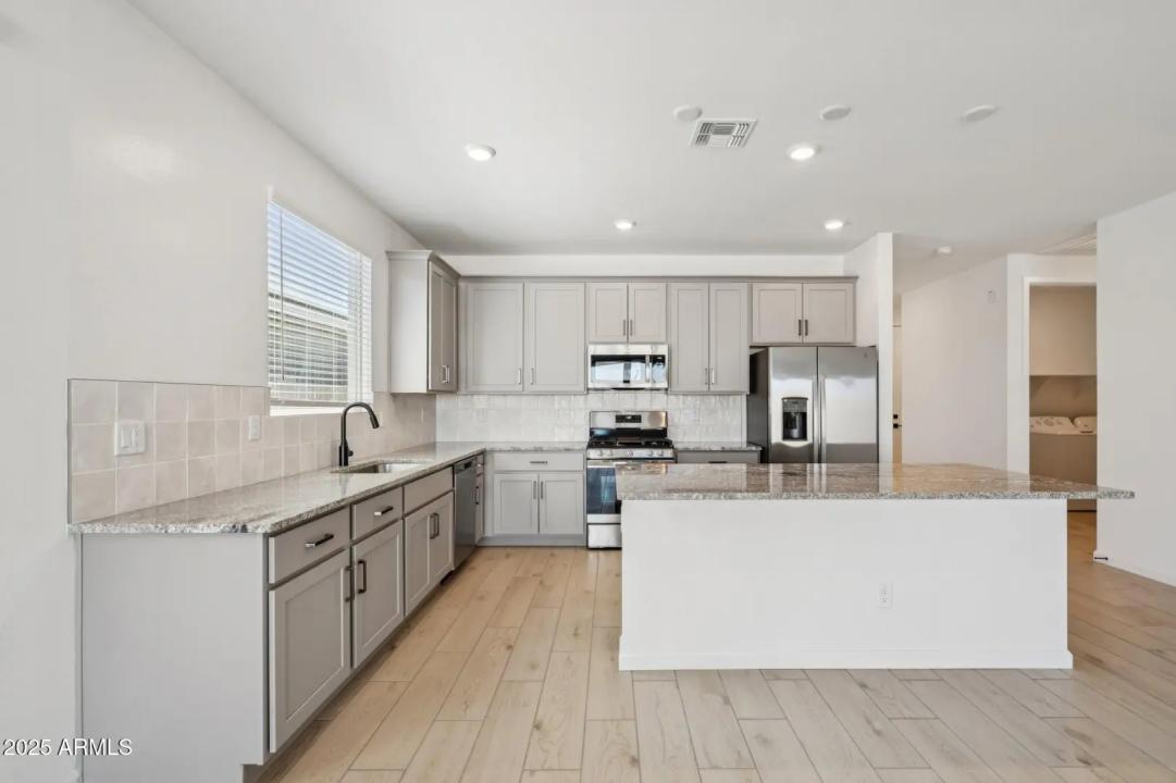 Real Estate Picture 12
