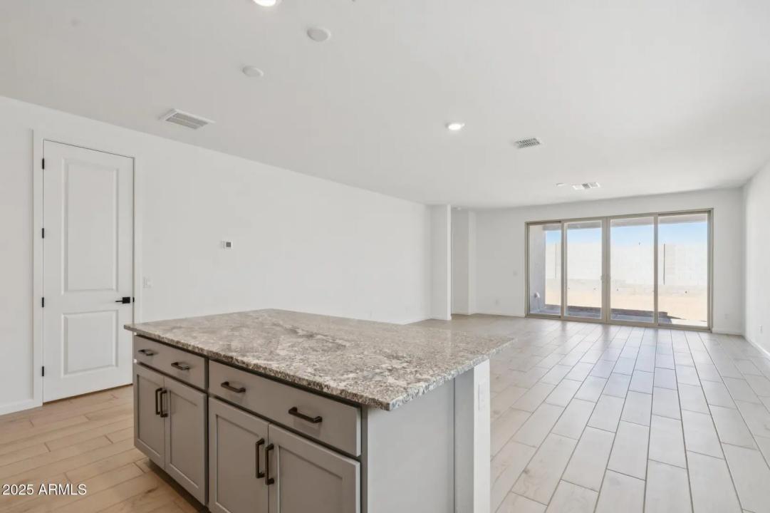 Real Estate Picture 13