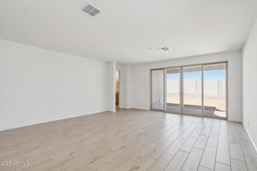 Real Estate Picture 15
