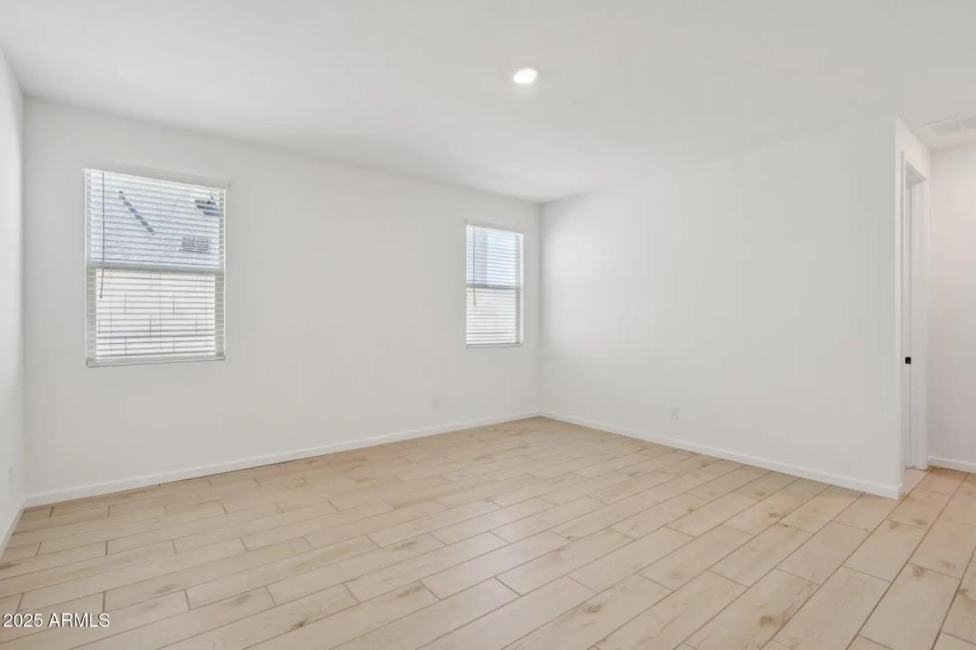 Real Estate Picture 22