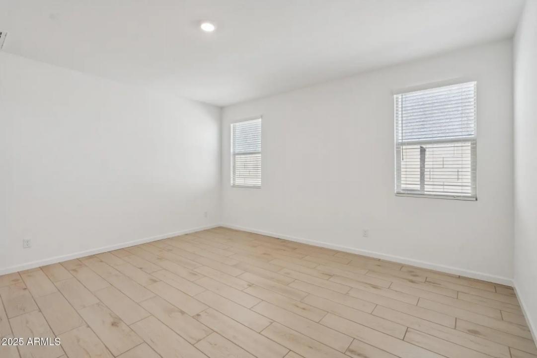 Real Estate Picture 23