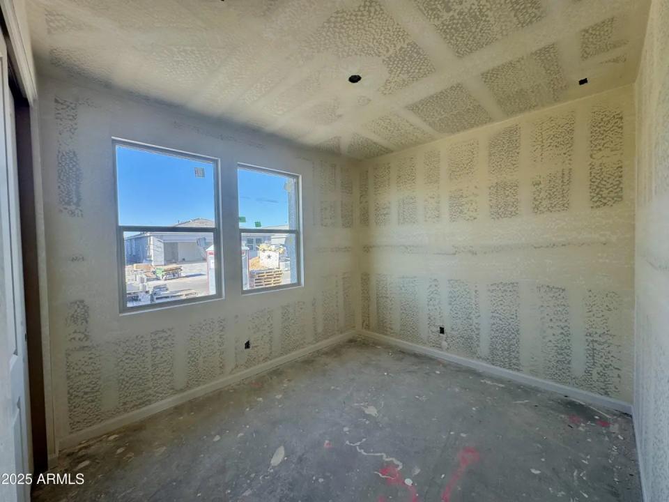 Real Estate Picture 4