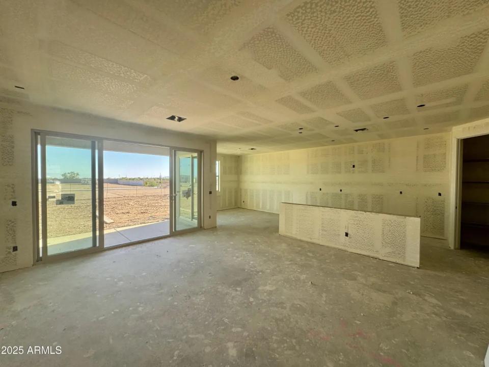 Real Estate Picture 8