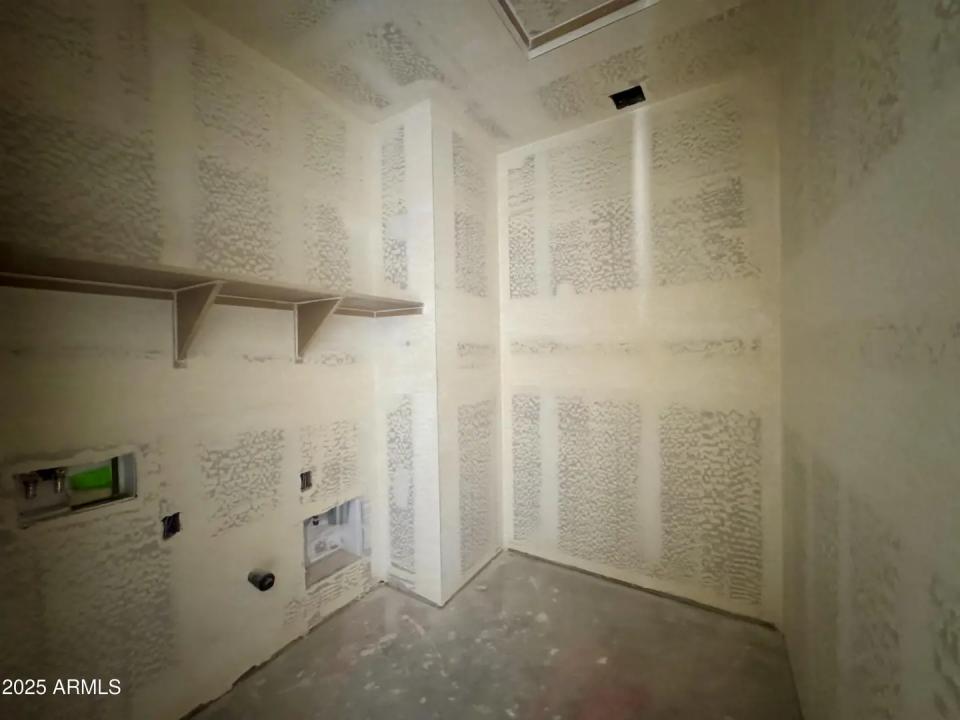 Real Estate Picture 7