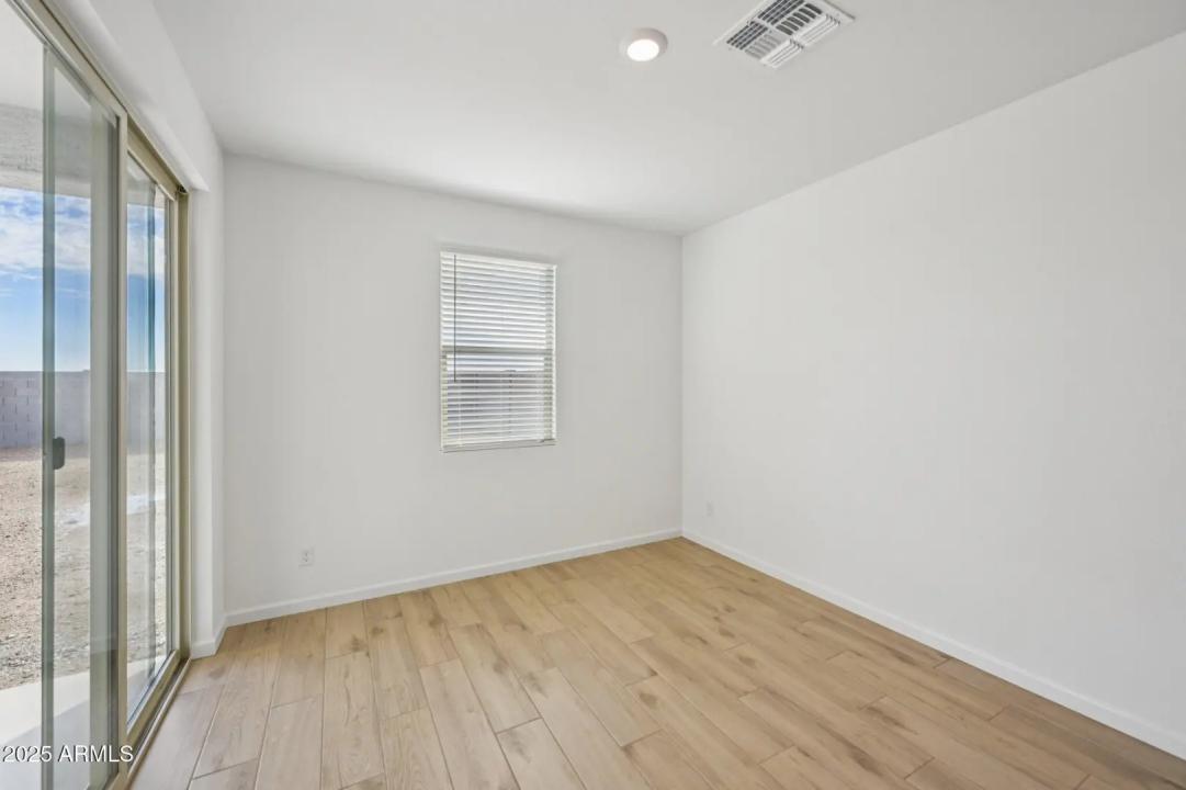 Real Estate Picture 8