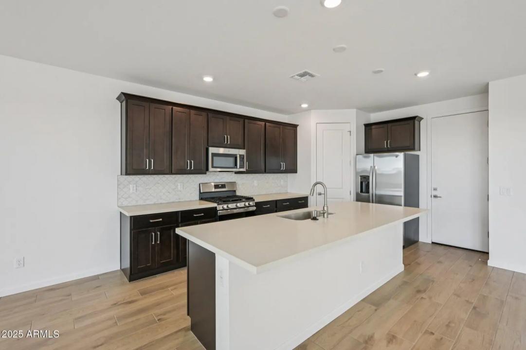 Real Estate Picture 11