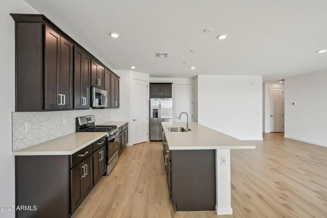 Real Estate Picture 12