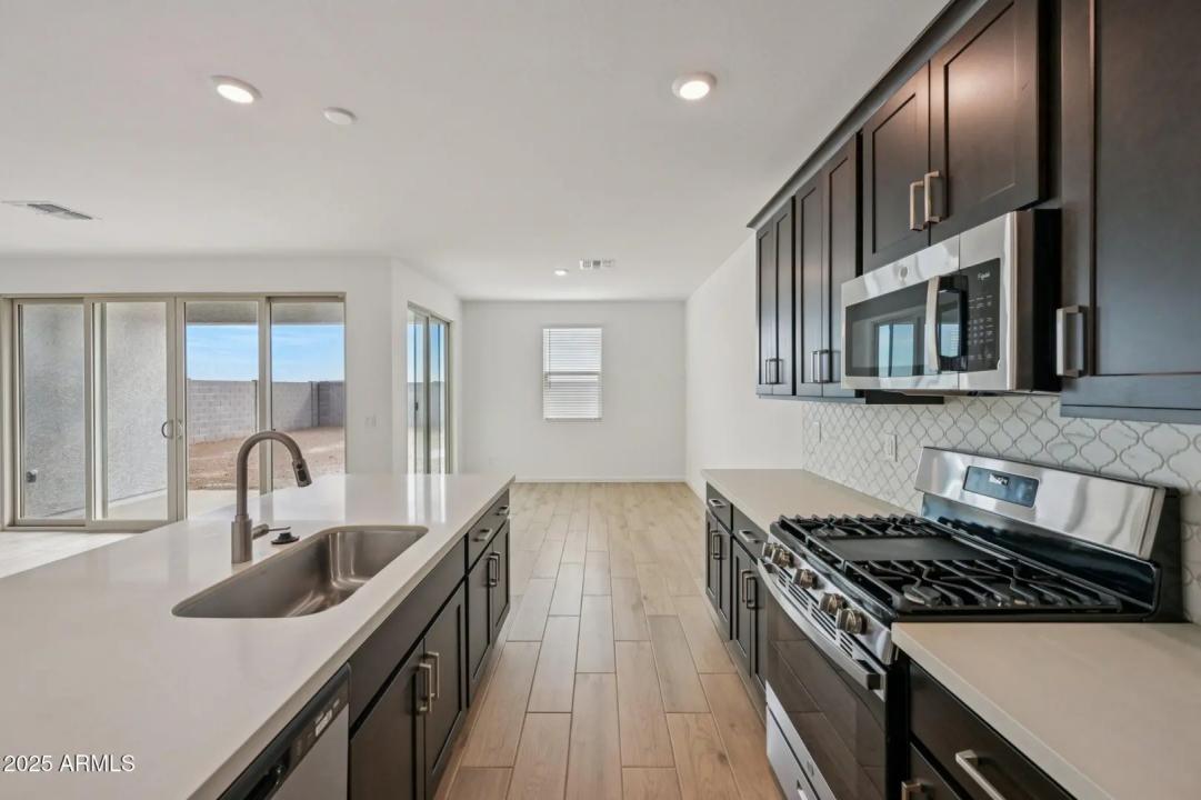 Real Estate Picture 14