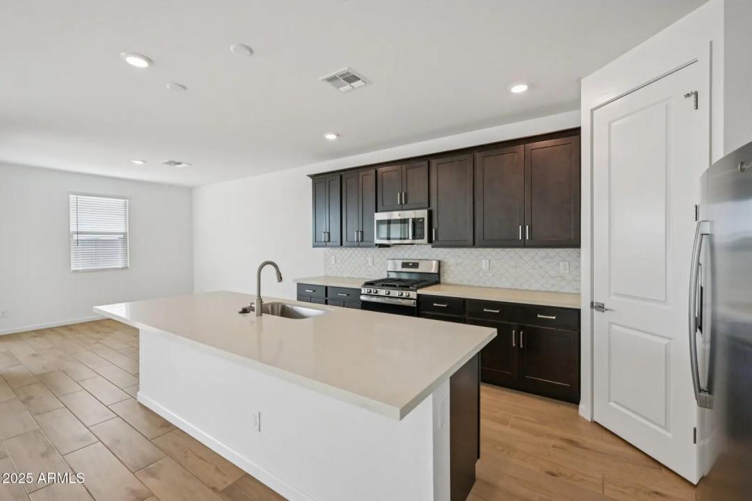 Real Estate Picture 16