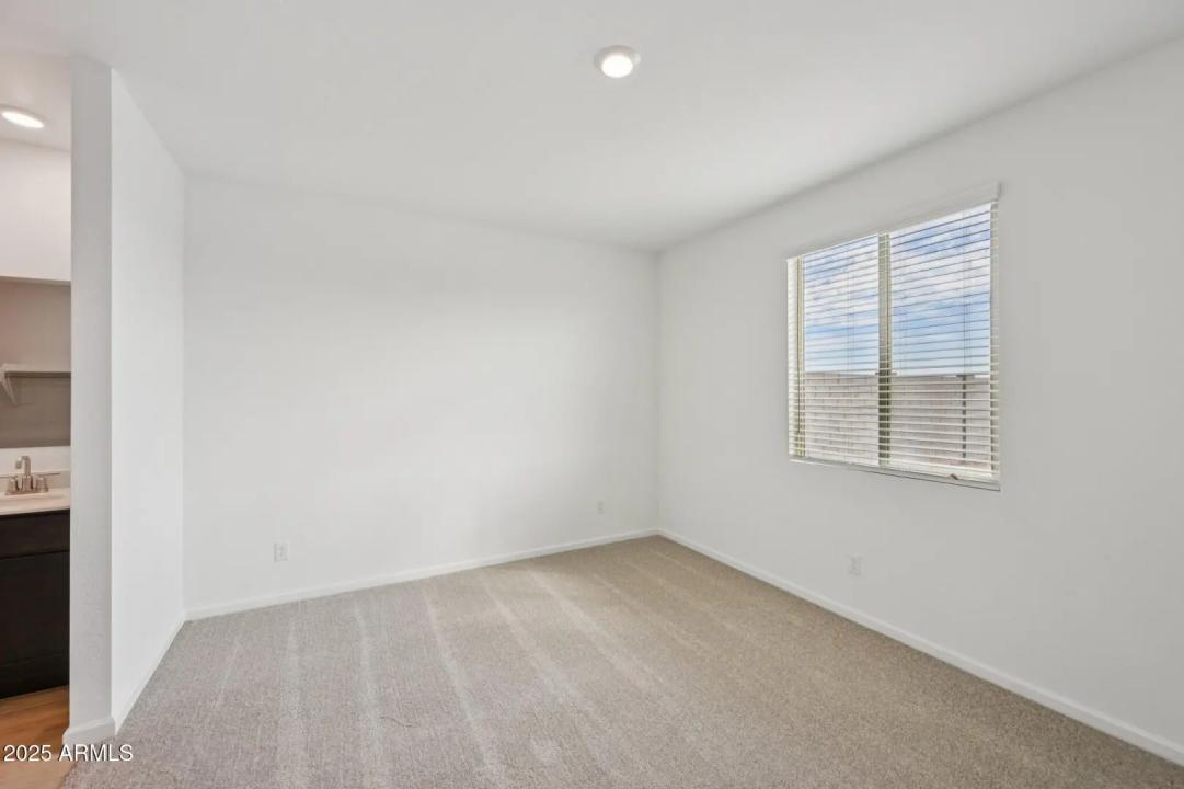 Real Estate Picture 24