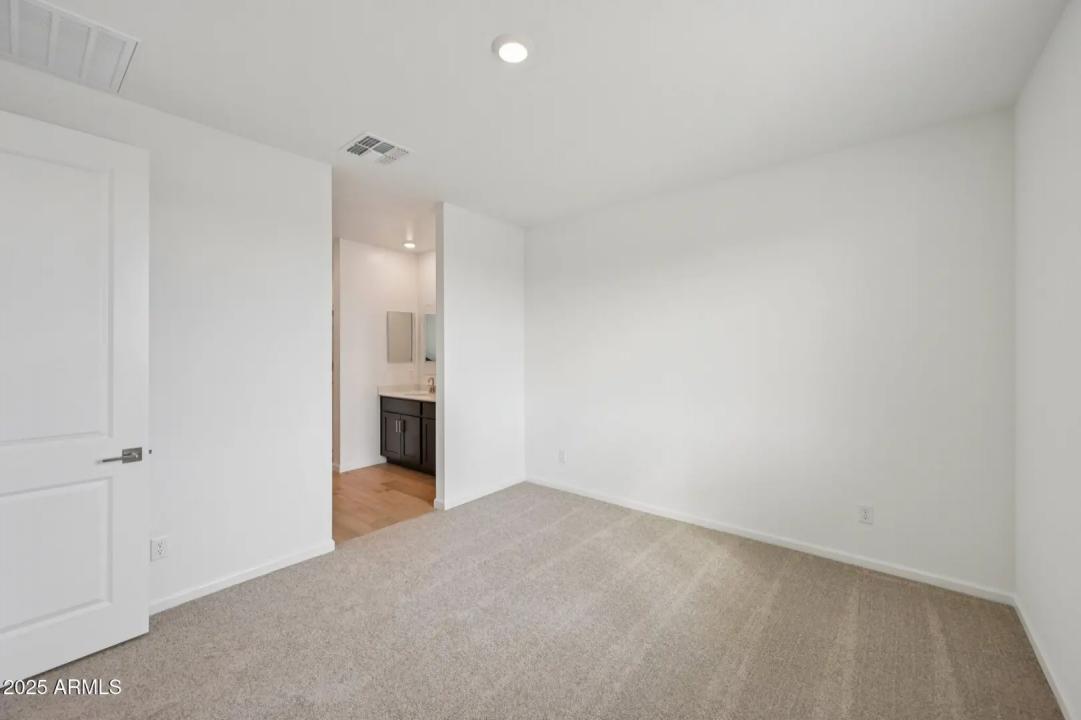 Real Estate Picture 25