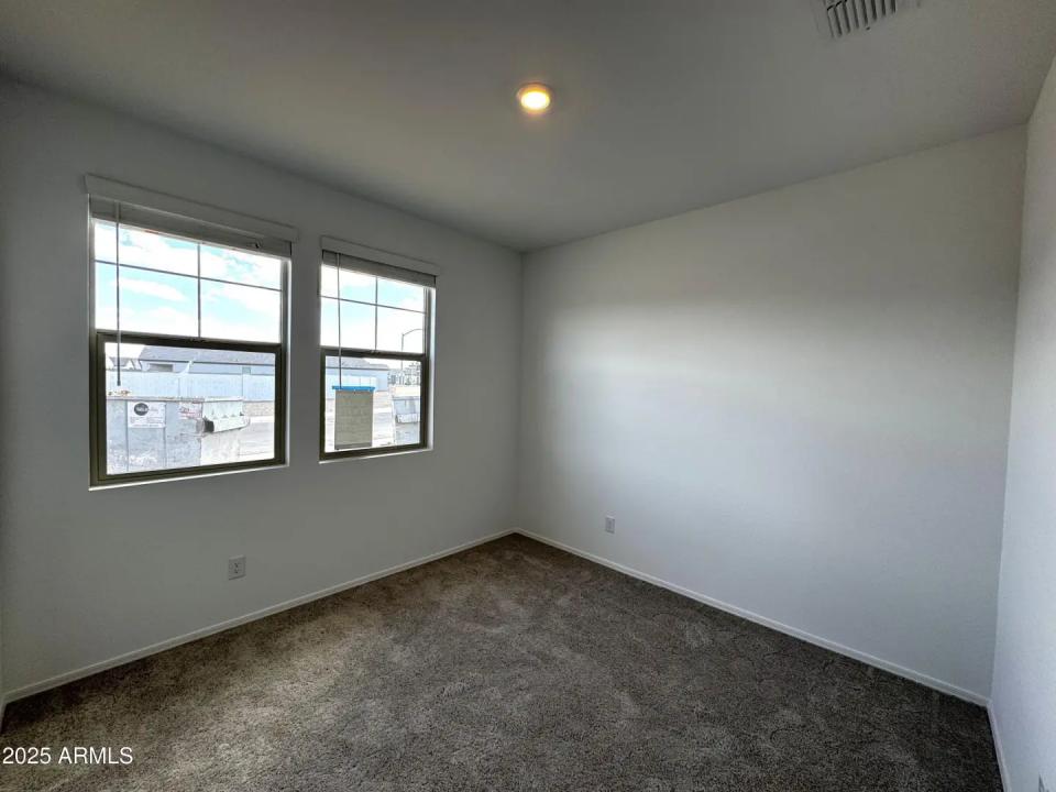 Real Estate Picture 4