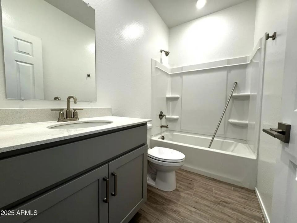 Real Estate Picture 6