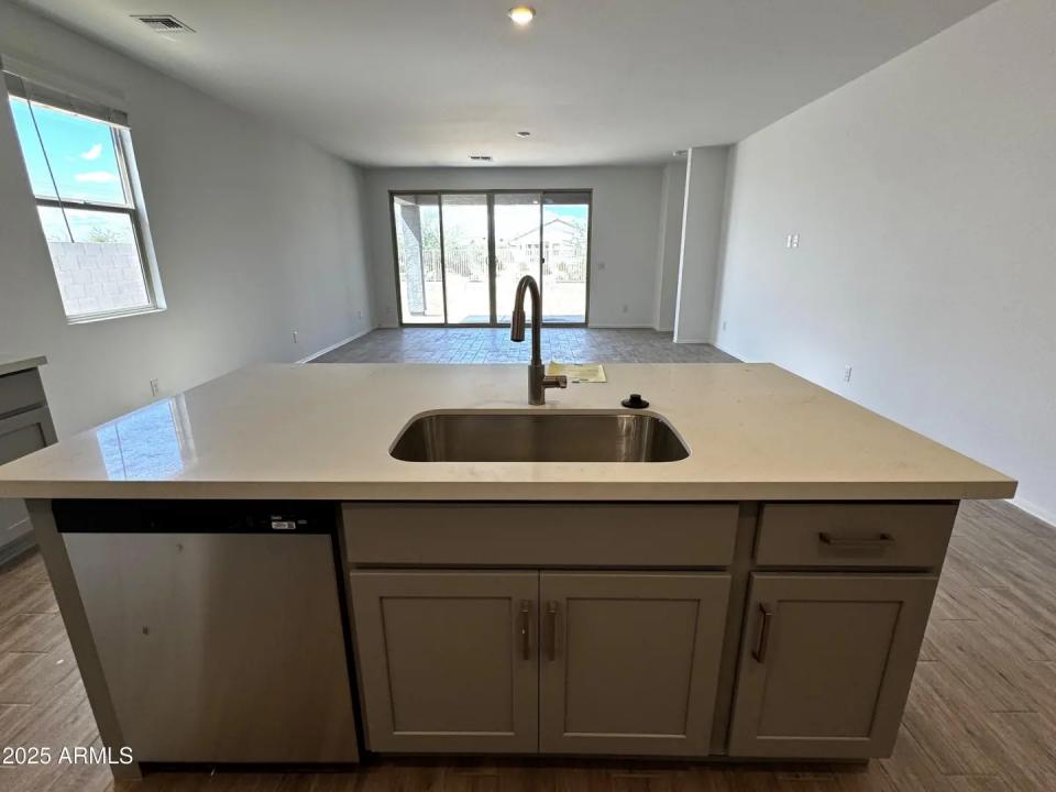Real Estate Picture 12