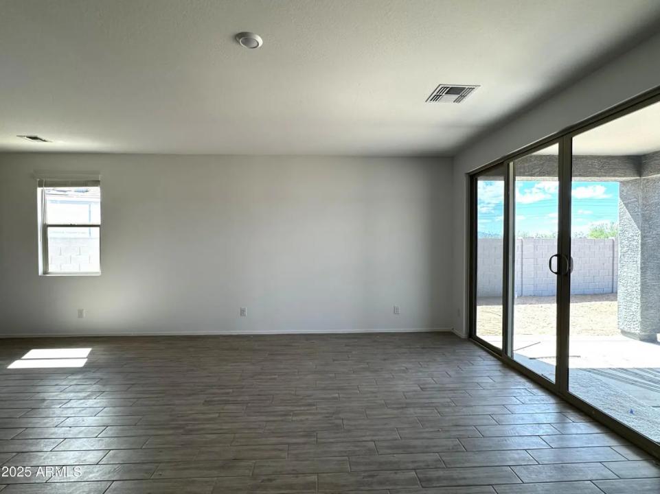 Real Estate Picture 14