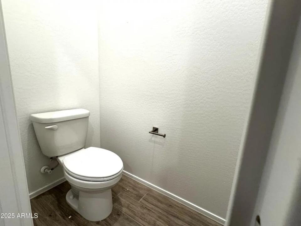 Real Estate Picture 17