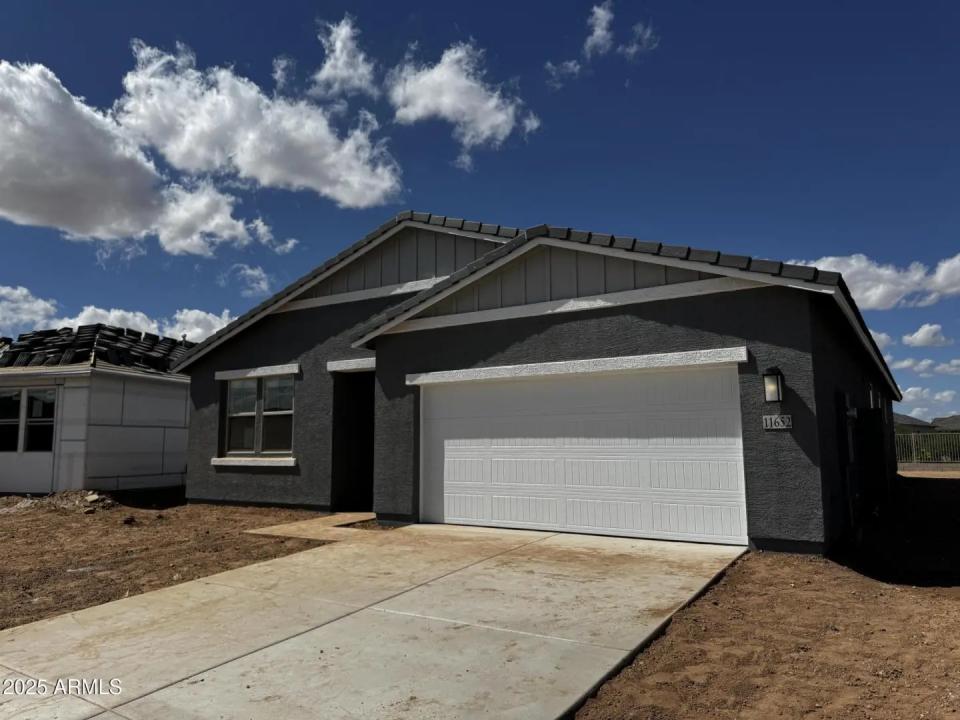 Real Estate Picture 3
