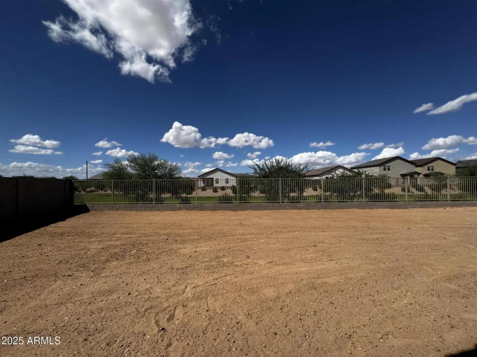 Real Estate Picture 25