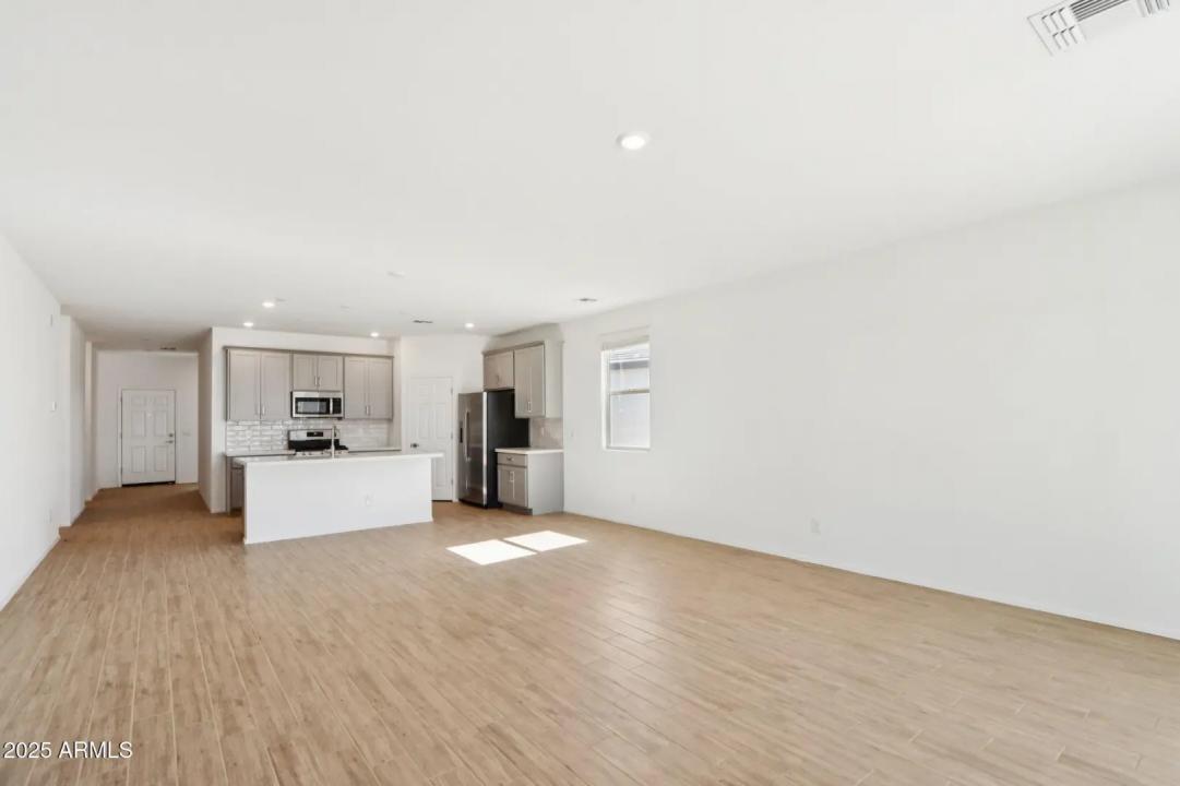 Real Estate Picture 5