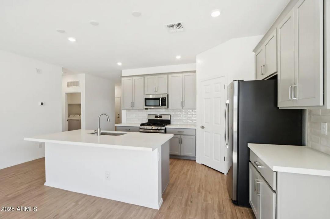 Real Estate Picture 9